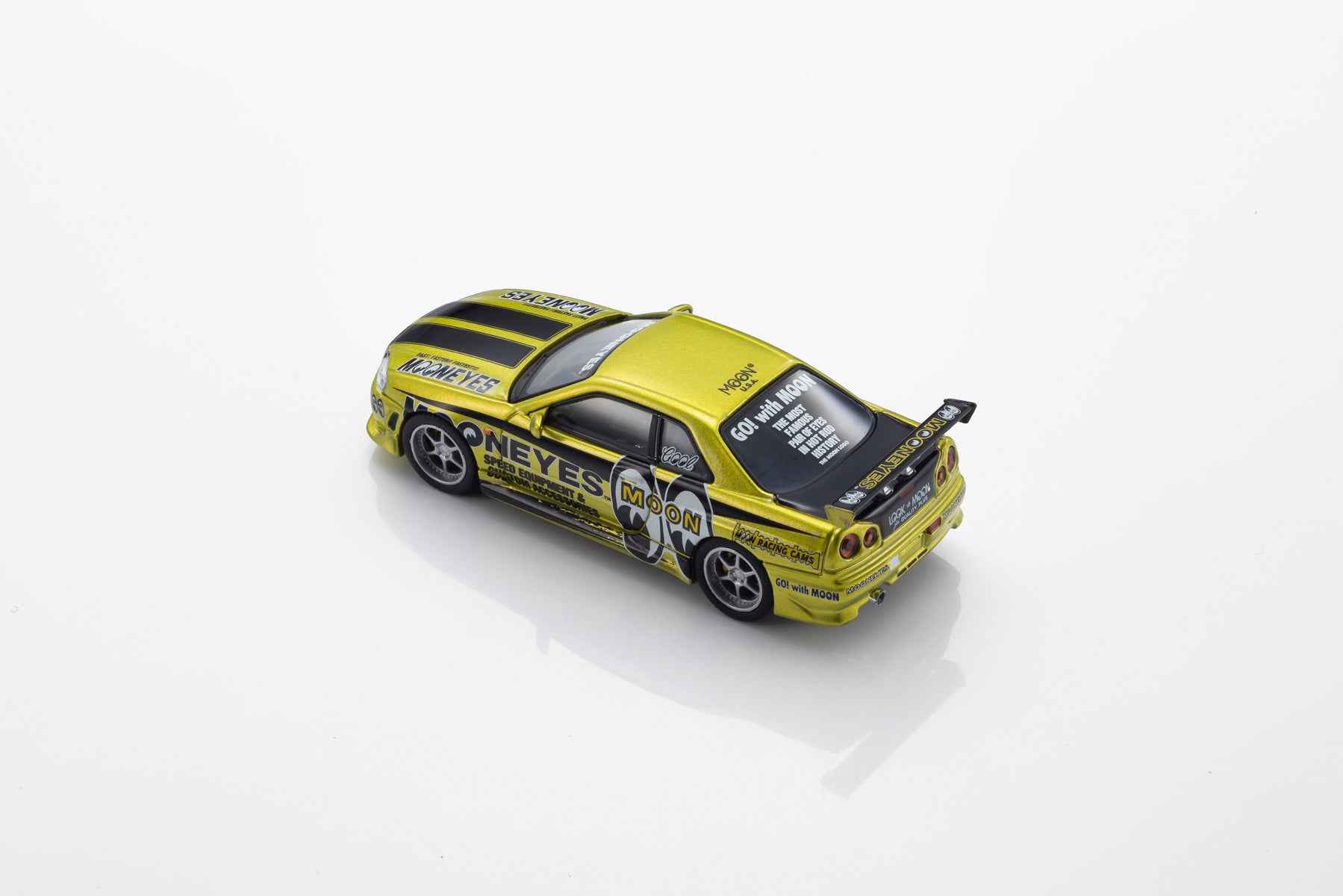 Nissan Skyline GT-R (R34) MOONEYES(1)