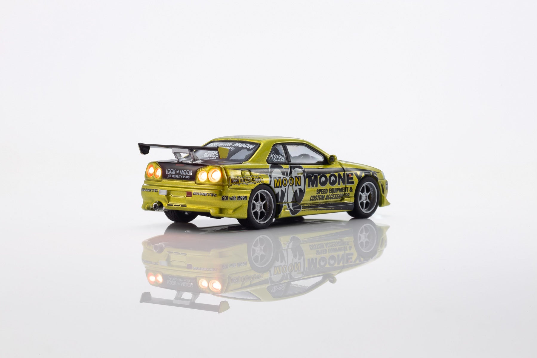 Nissan Skyline GT-R (R34) MOONEYES(1)