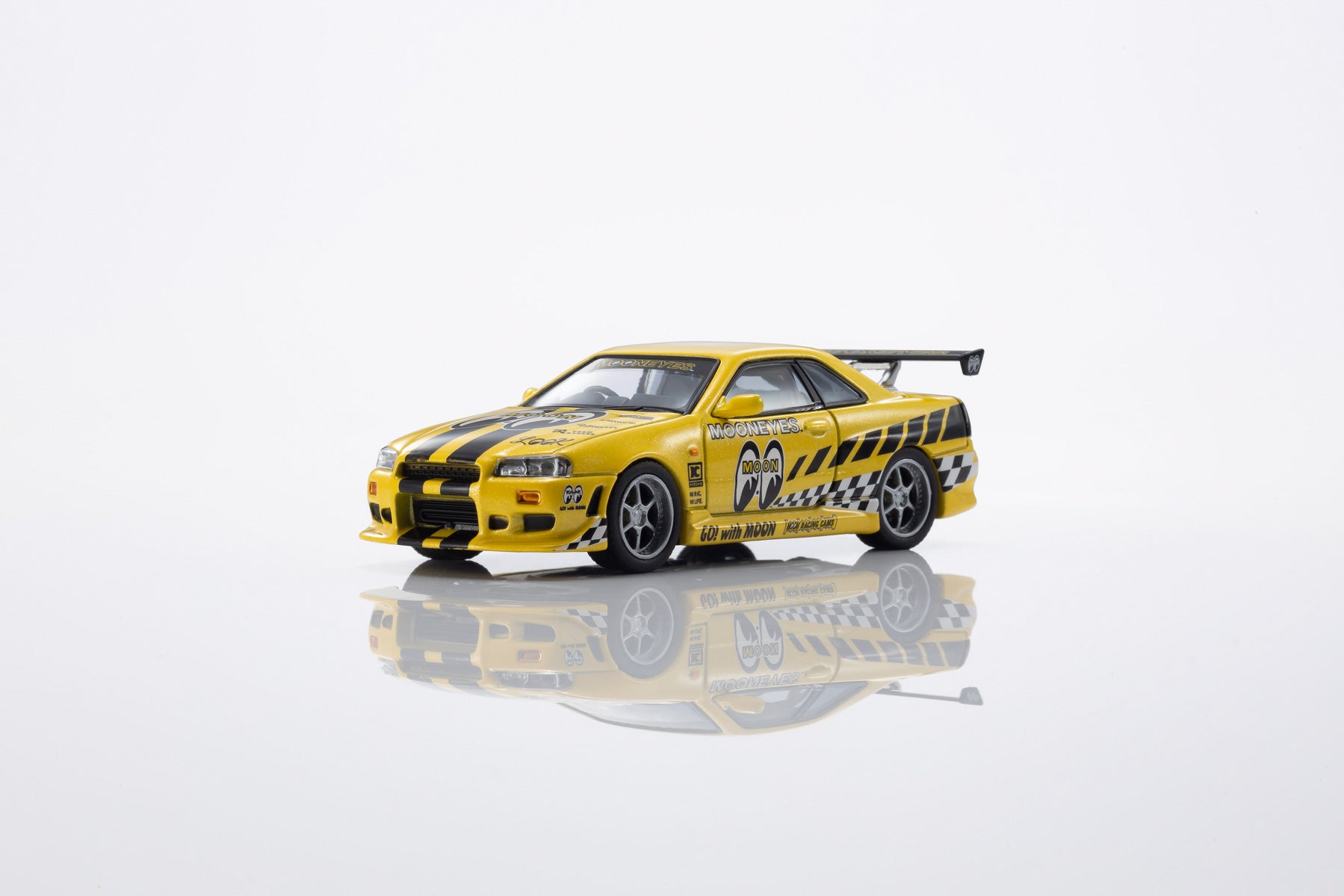 Nissan Skyline GT-R (R34) MOONEYES(2)