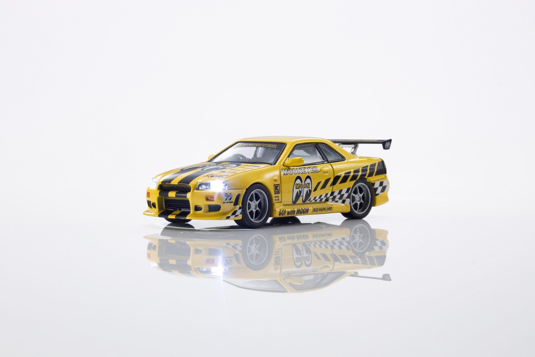 Nissan Skyline GT-R (R34) MOONEYES(2)