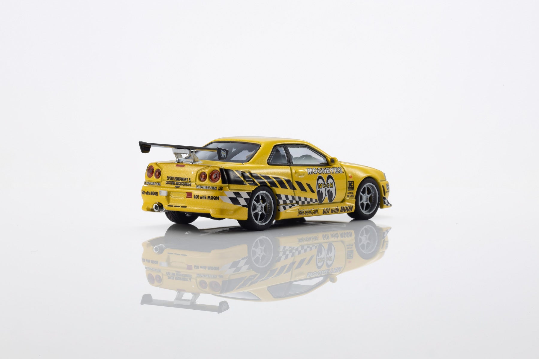 Nissan Skyline GT-R (R34) MOONEYES(2)