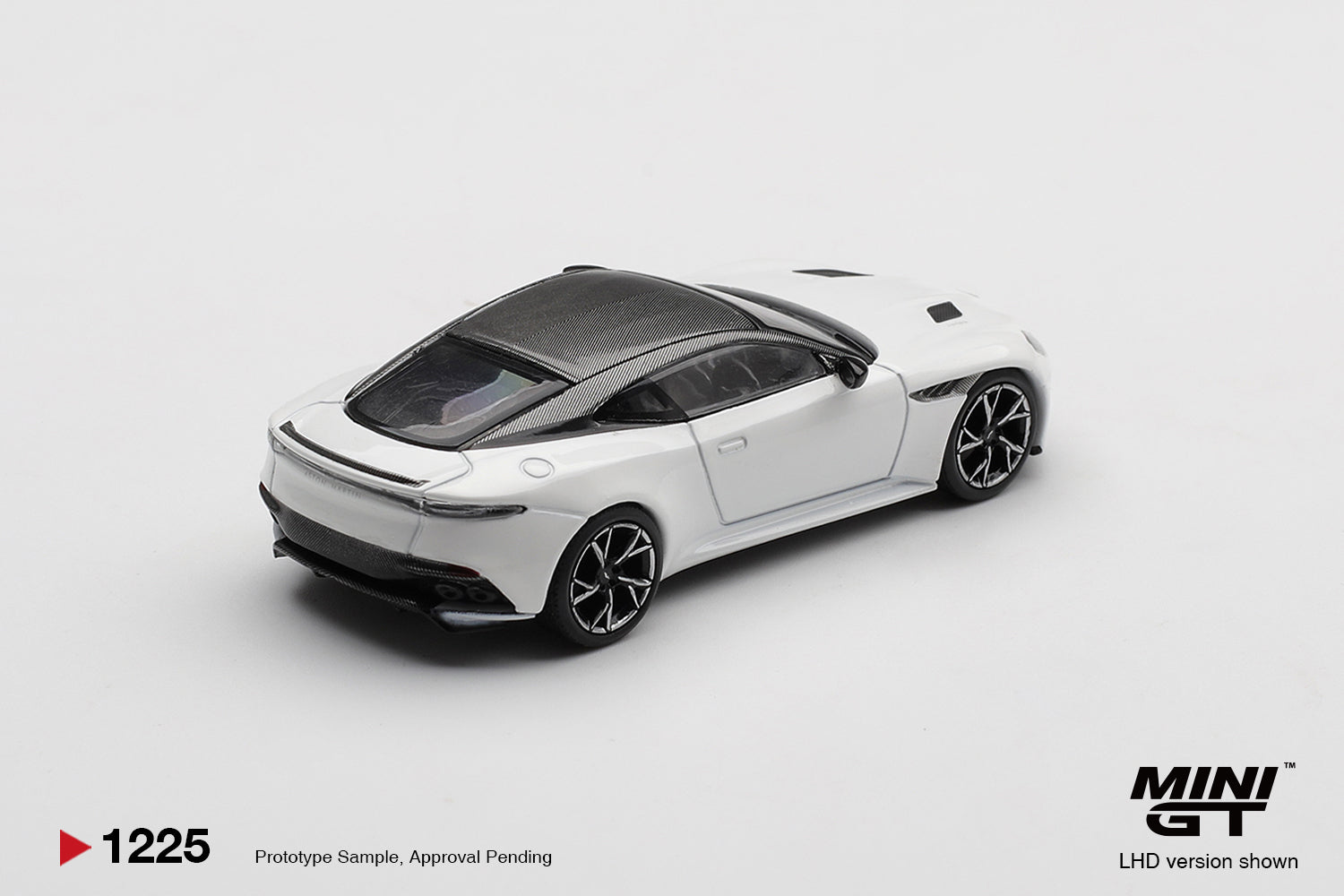 [Pre Order, Box] MiniGT - Aston Martin DBS Stratus - White