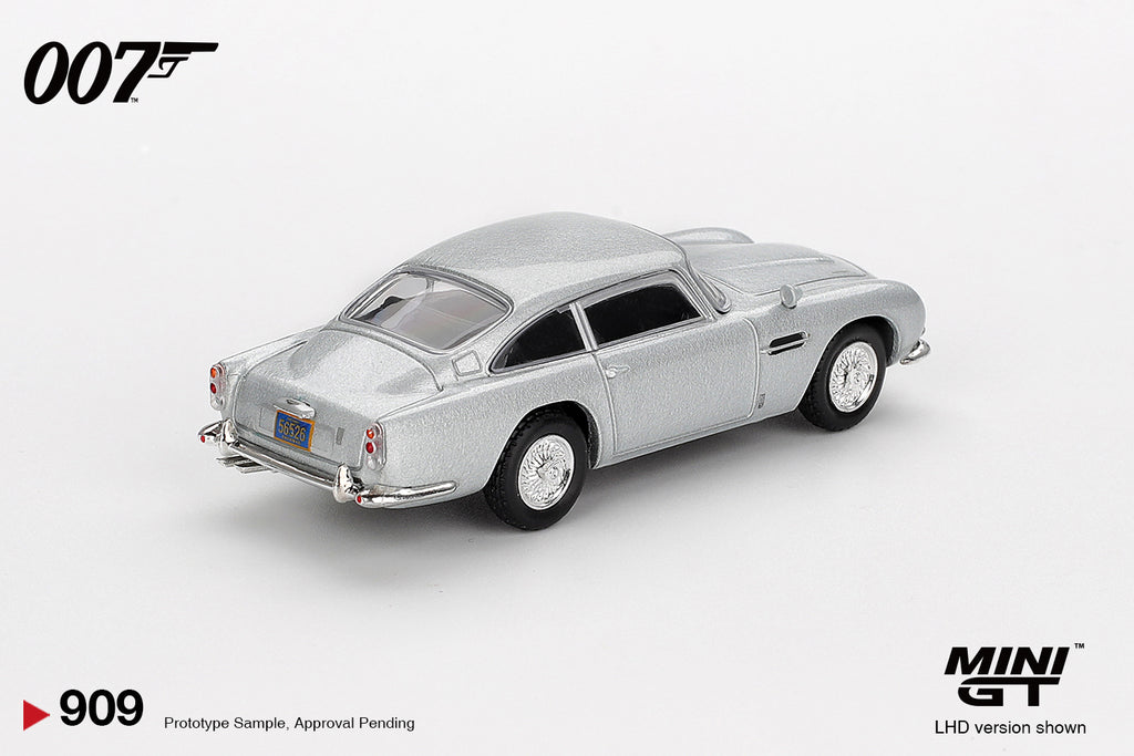 [Pre Order] MiniGT - Aston Martin DB5 007 “Casino Royale” - Simplified Chinese Poster