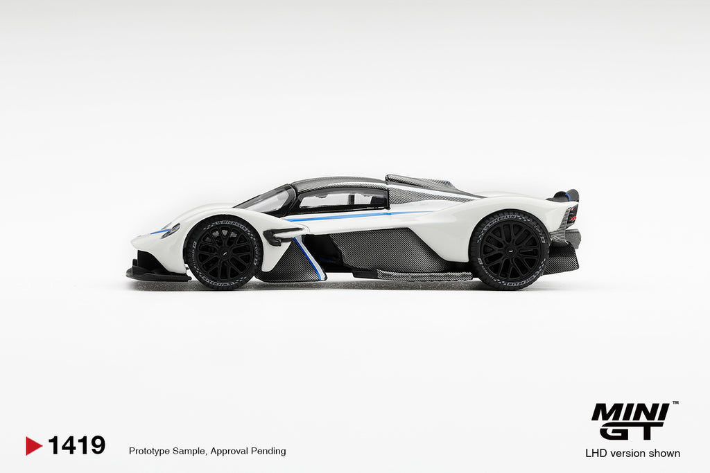 Aston Martin Valkyrie - Escaping White