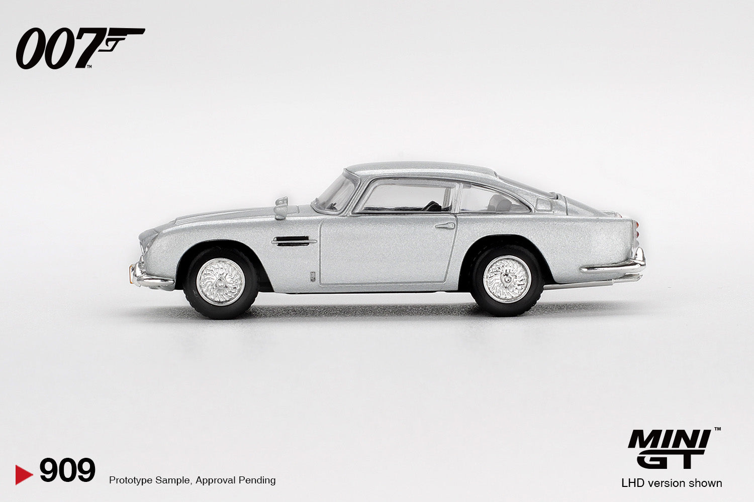 [Pre Order] MiniGT - Aston Martin DB5 007 “Casino Royale” - Simplified Chinese Poster
