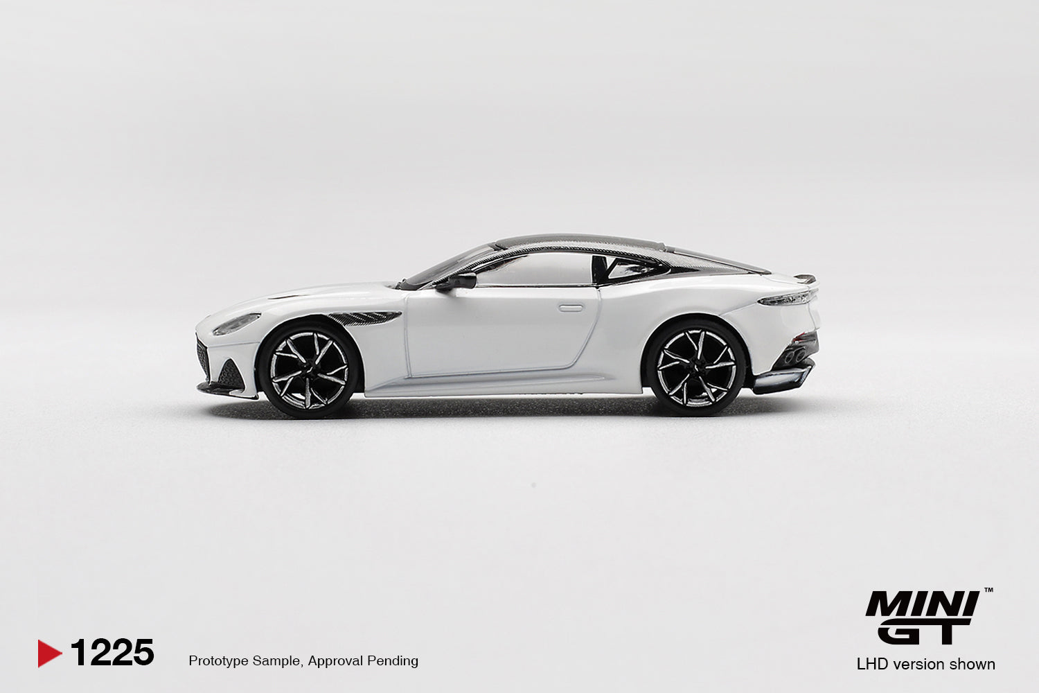 [Pre Order, Box] MiniGT - Aston Martin DBS Stratus - White