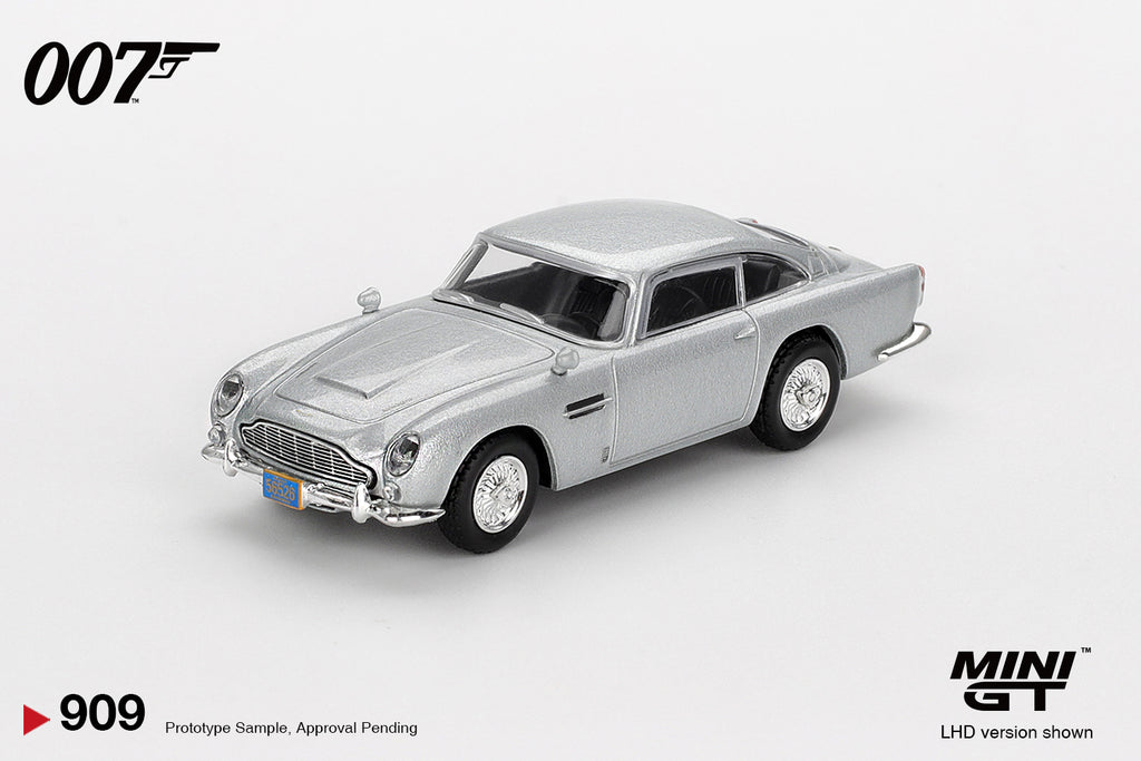 [Pre Order] MiniGT - Aston Martin DB5 007 “Casino Royale” - Simplified Chinese Poster