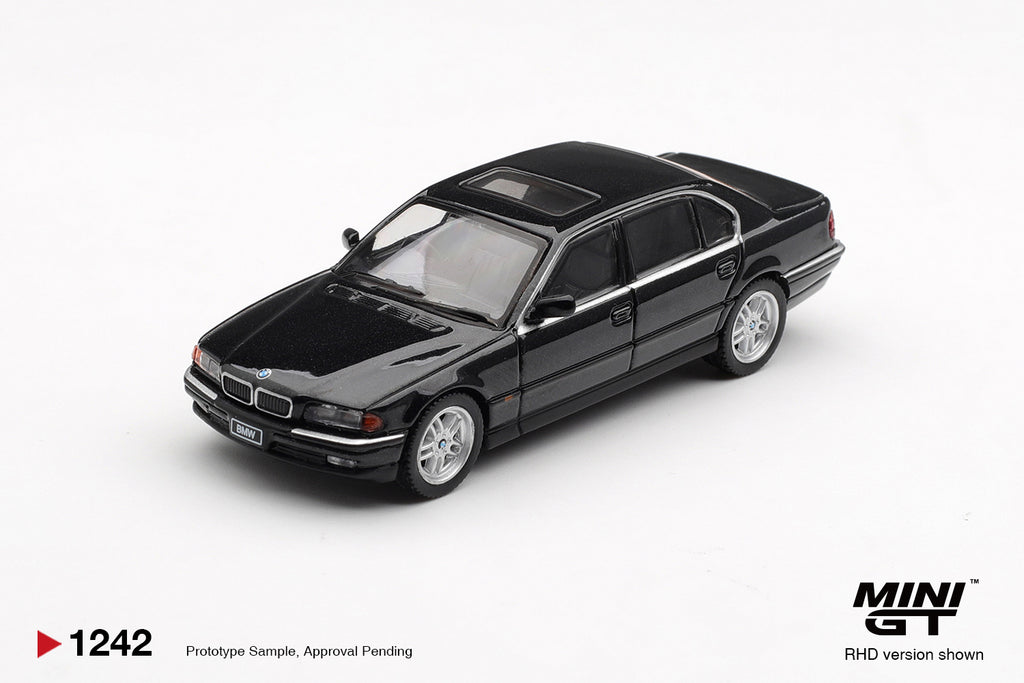 [Pre Order, Box] MiniGT - BMW 750IL - Black Sapphire