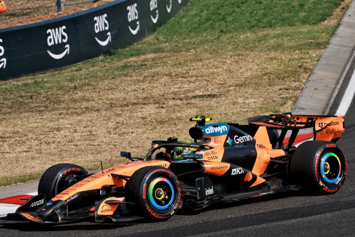 McLAREN MASTERCARD F1 TEAM MCL40 - LANDO NORRIS - WINNER HUNGARY GP 2026 with Figurine, Position Board and Trophy