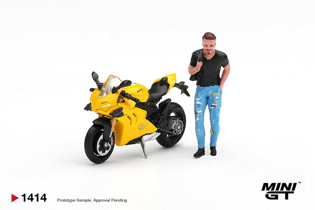 Ducati Panigale V4 S Giallo w/ figure