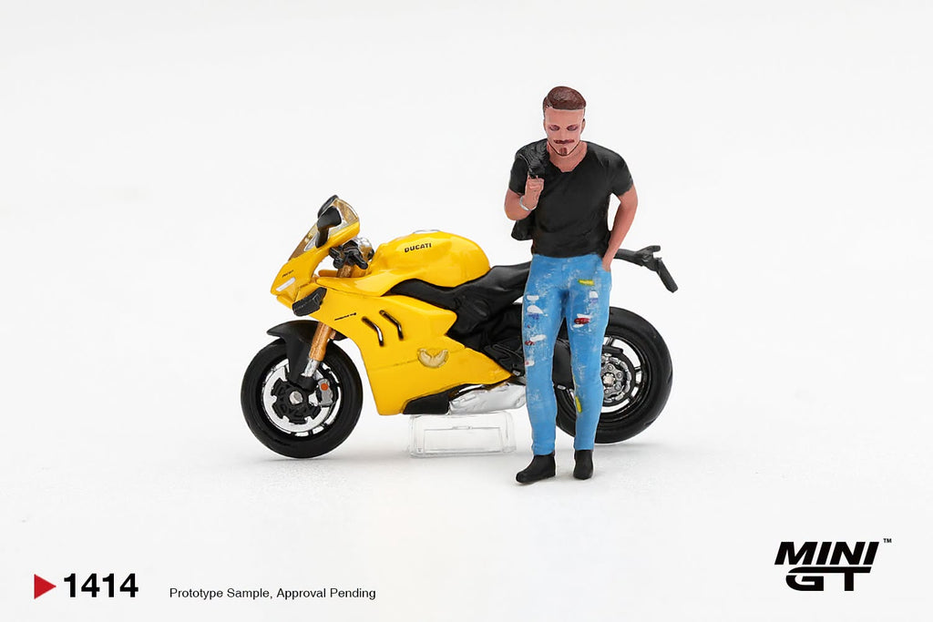 Ducati Panigale V4 S Giallo w/ figure