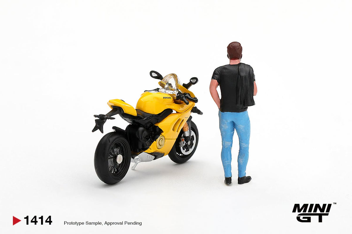 Ducati Panigale V4 S Giallo w/ figure