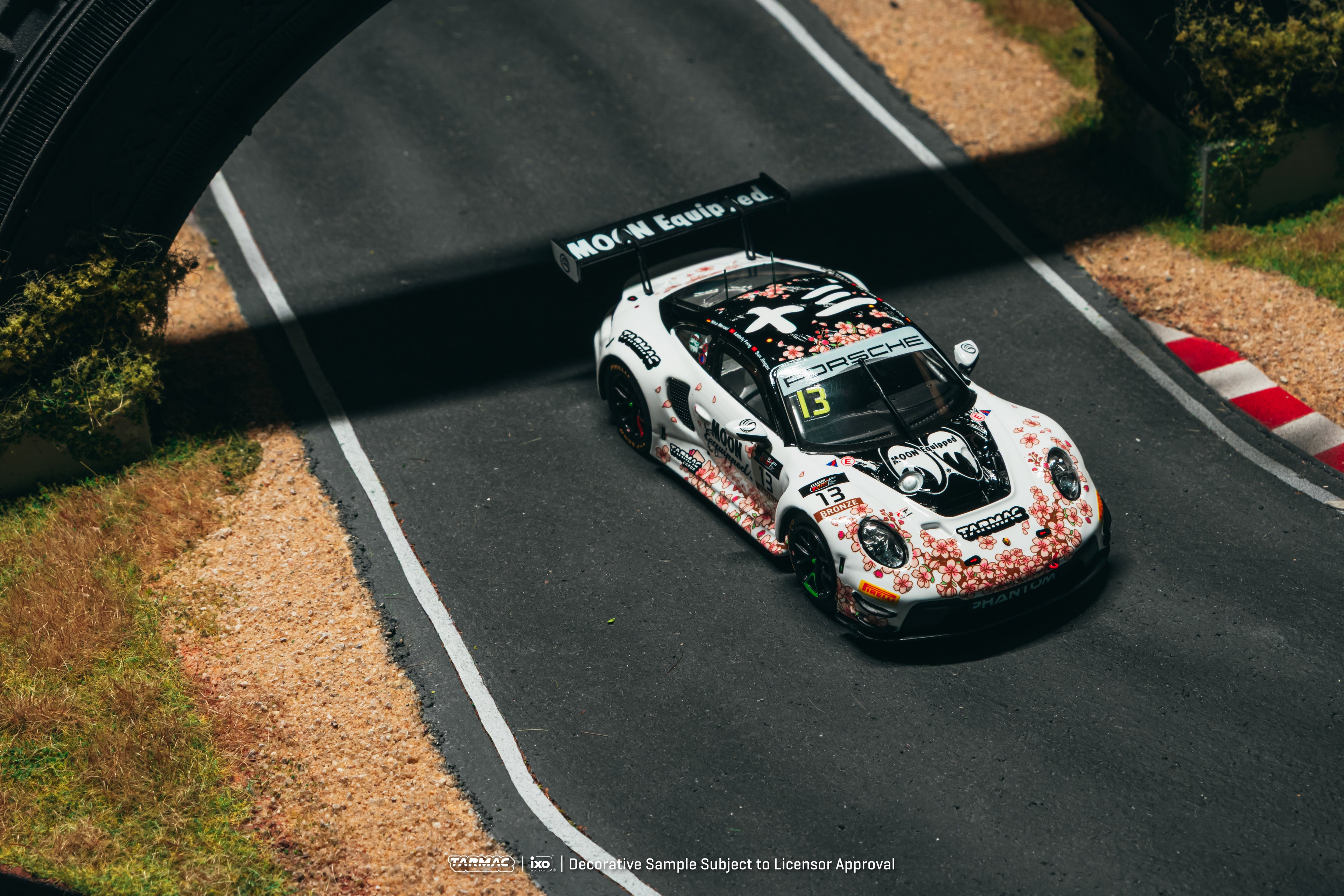 [Pre Order] Tarmac Works - Porsche 911 GT3 R - Suzuka 1000km - Intercontinental GT Challenge 2025