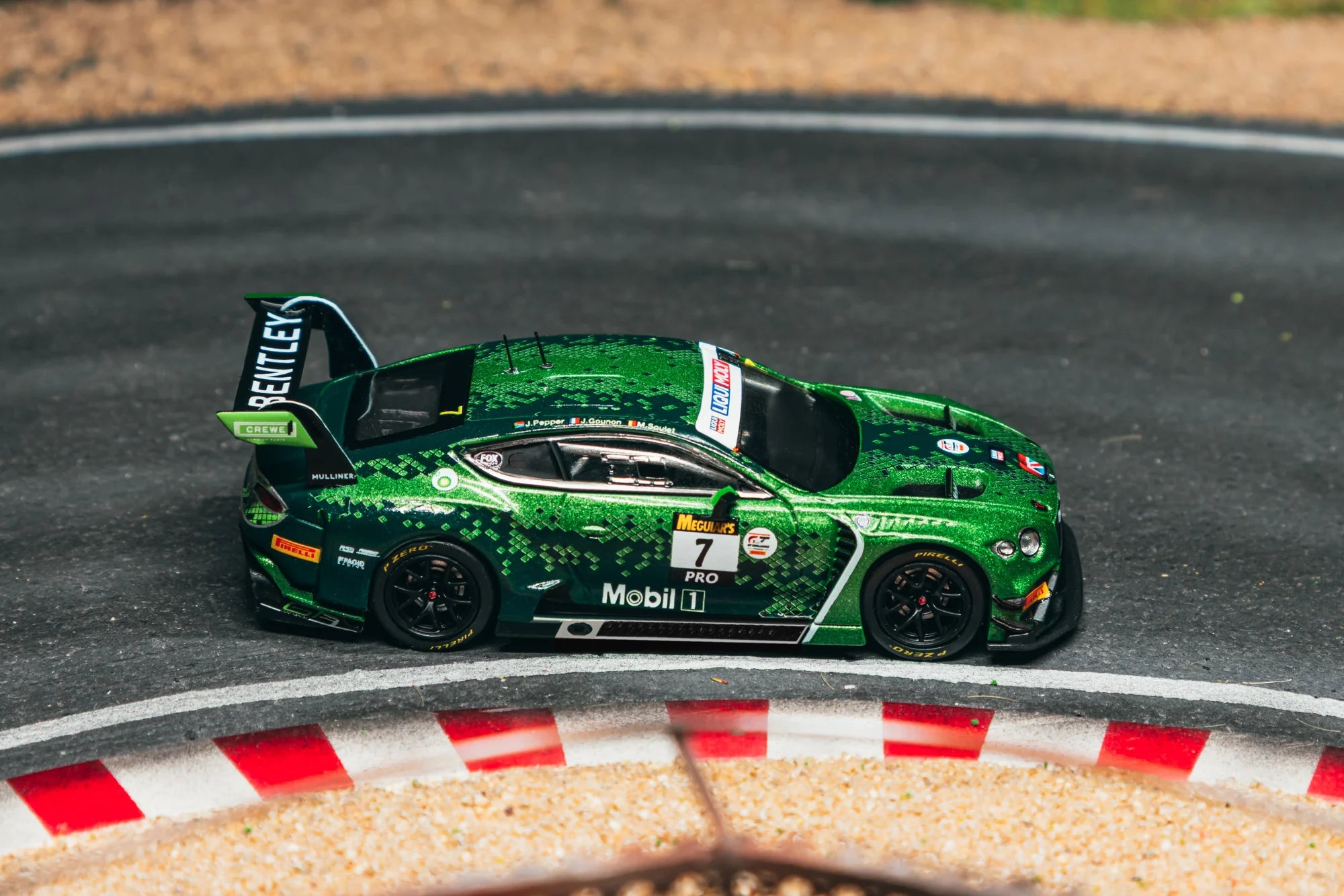 Tarmac Works x iXO Models - Bentley Continental GT3 Bathurst 12 Hour 2020 Winner #7 Special Edition - Hobby64