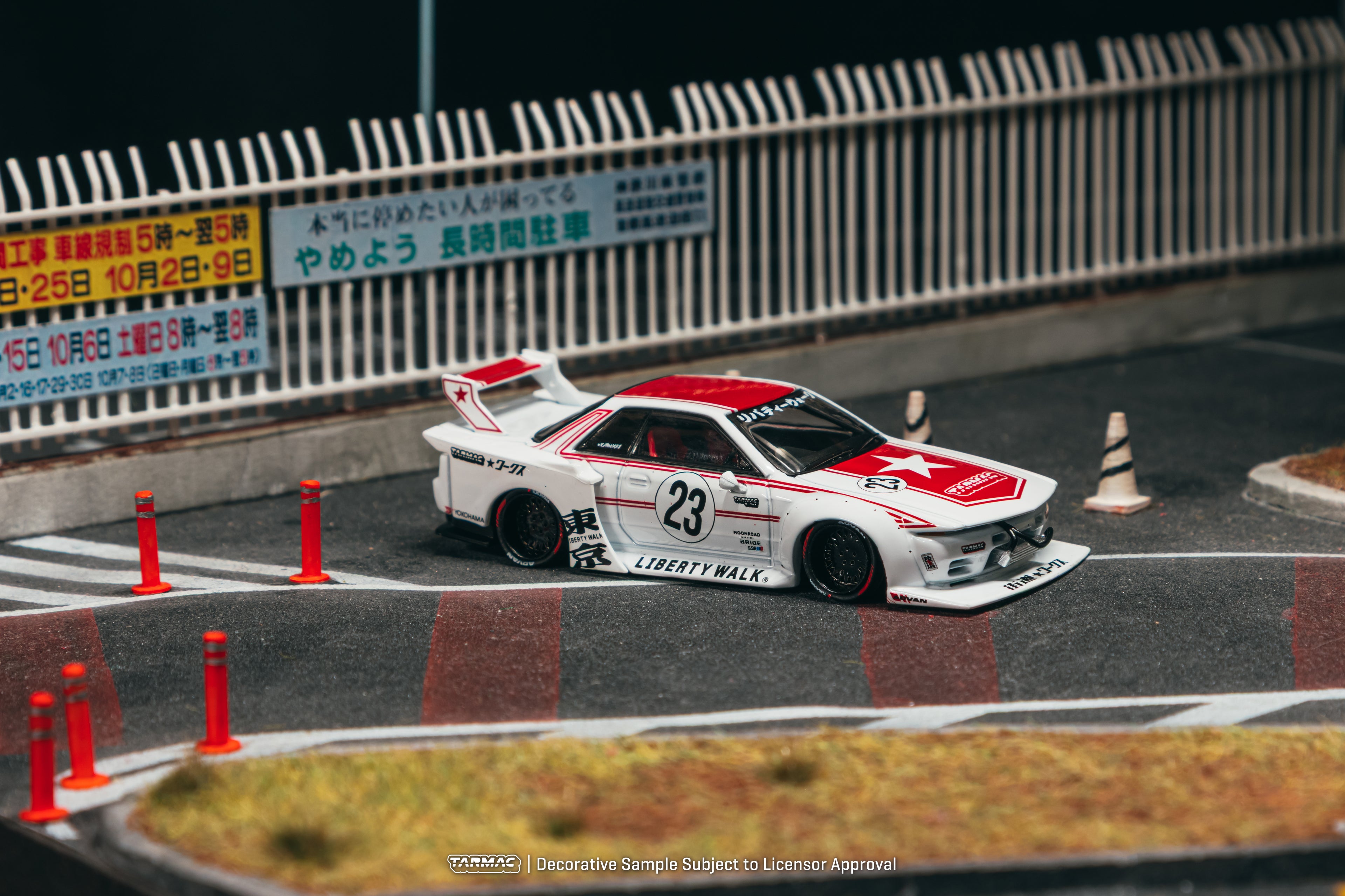 LB-KAIDO WORKS Nissan R32 Skyline Tarmac - Model Car + Trading Cards Combo Set