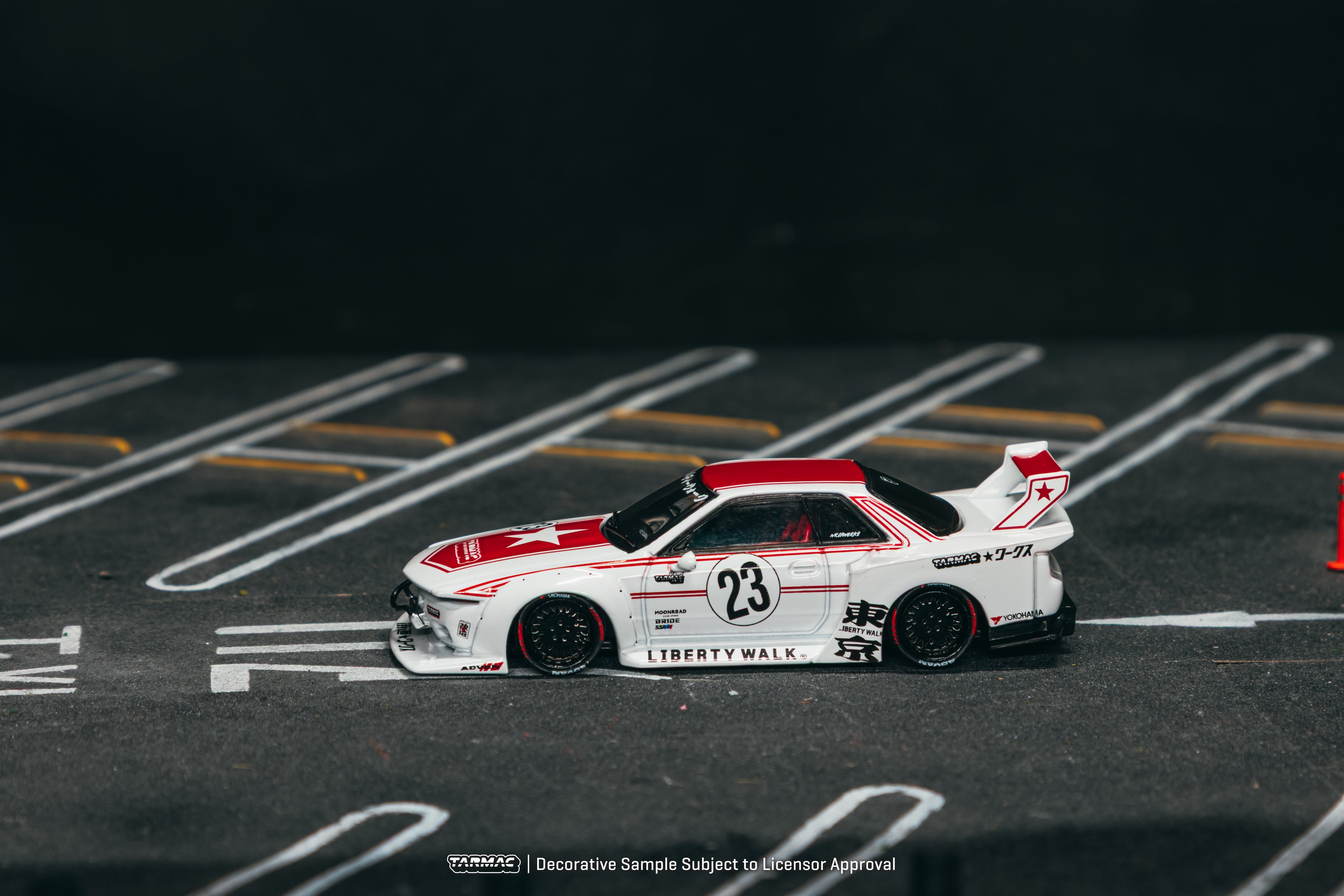 LB-KAIDO WORKS Nissan R32 Skyline Tarmac - Model Car + Trading Cards Combo Set