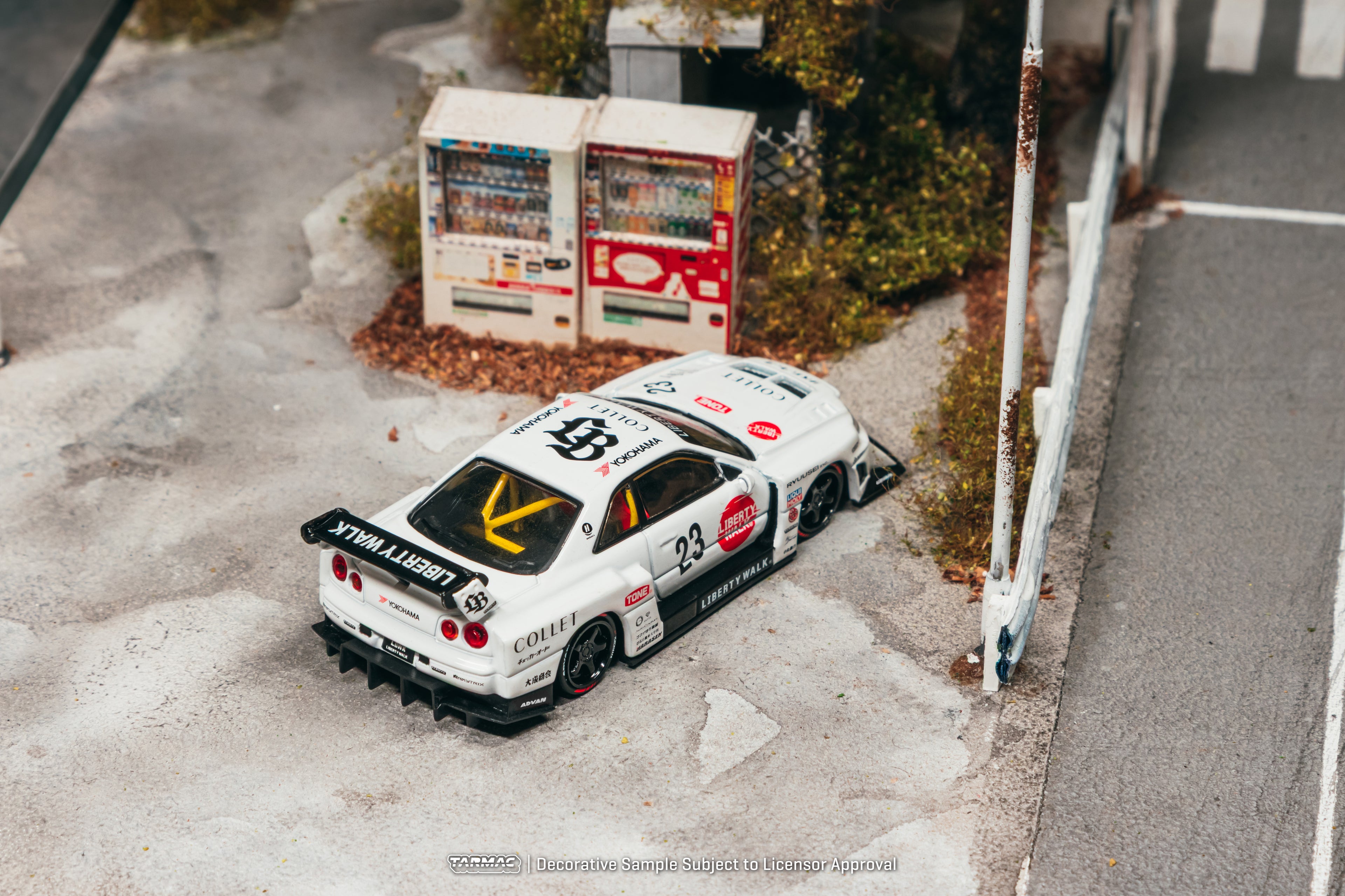 [Pre Order] Tarmac Works - LB-ER34 Super Silhouette SKYLINE - White
