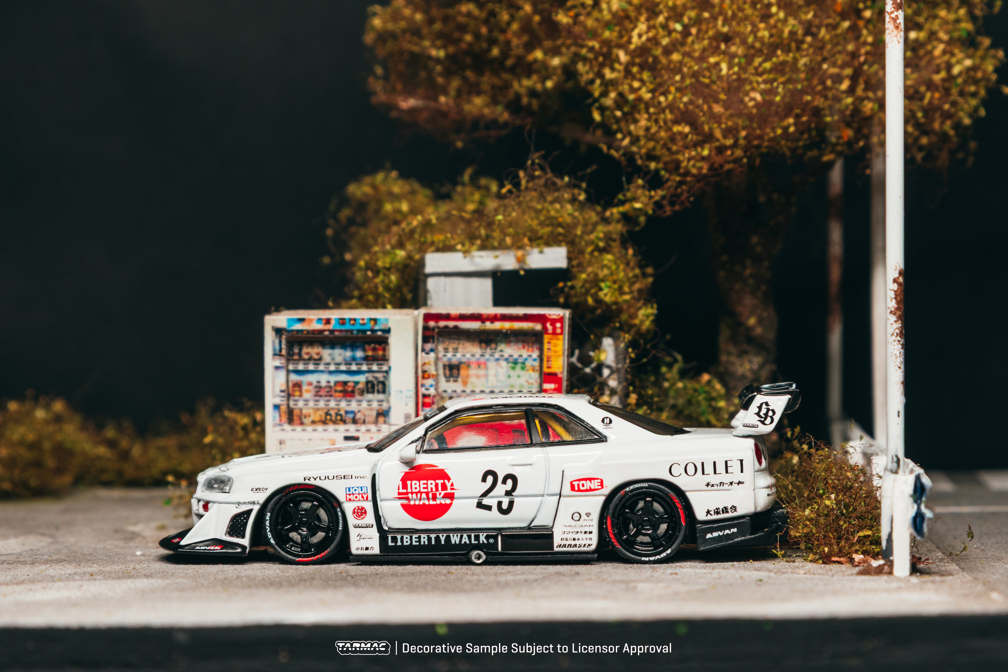 [Pre Order] Tarmac Works - LB-ER34 Super Silhouette SKYLINE - White
