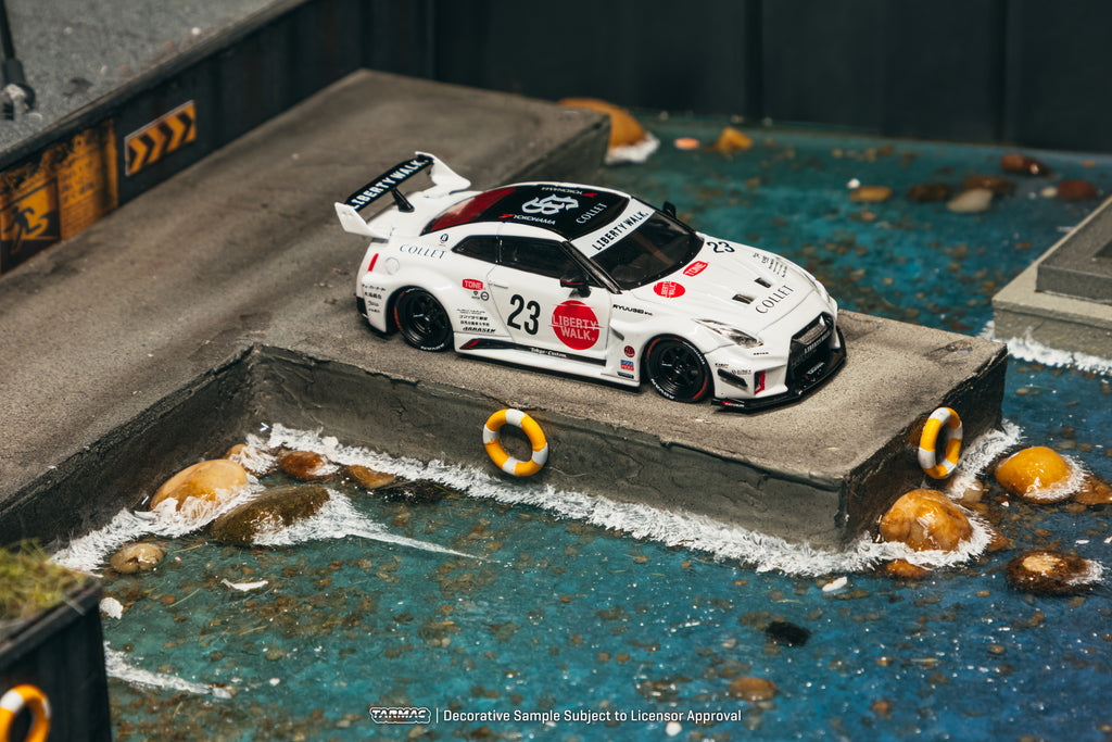 [Pre Order] Tarmac Works - LB-Silhouette WORKS GT NISSAN 35GT-RR - White