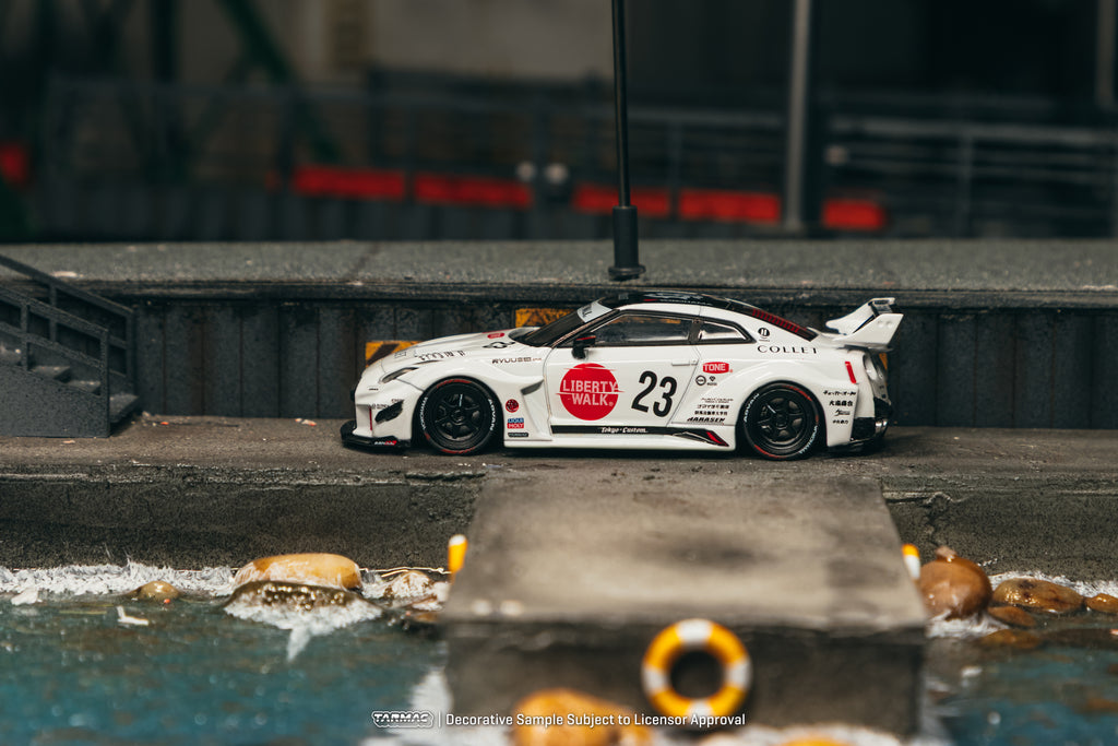 [Pre Order] Tarmac Works - LB-Silhouette WORKS GT NISSAN 35GT-RR - White