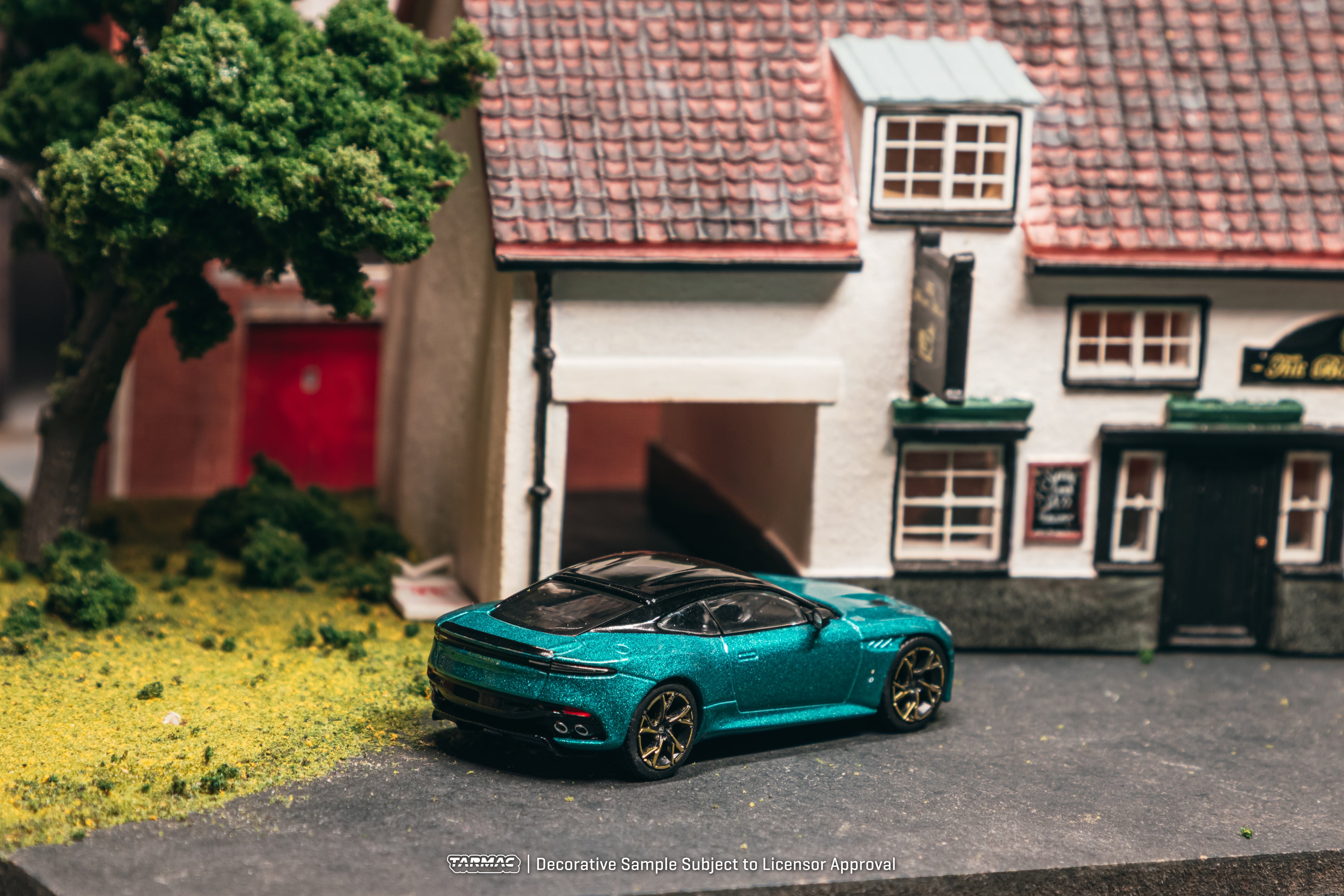 [Pre Order, Box] Tarmac Works - Aston Martin DBS Superleggera - Green Metallic