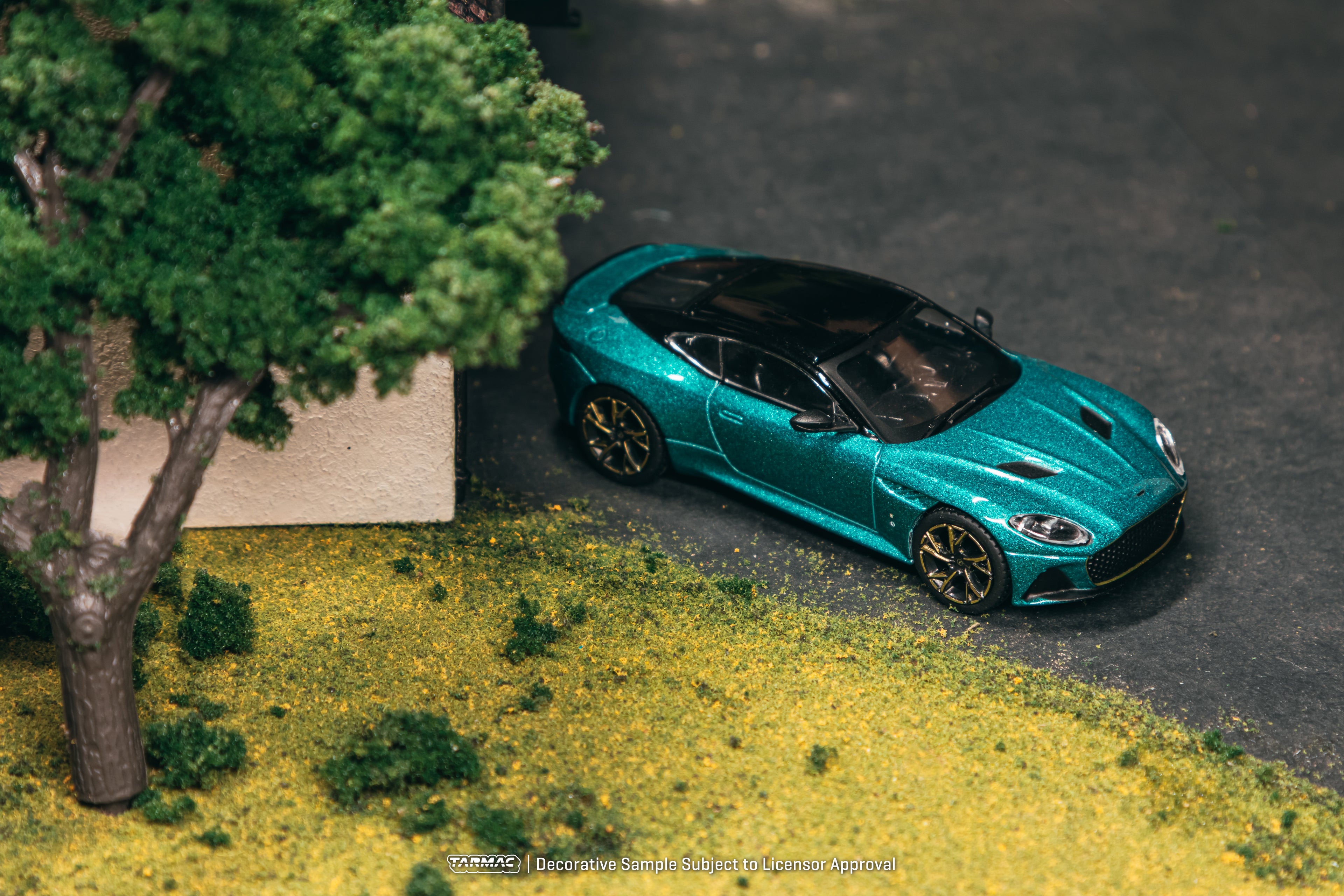 [Pre Order, Box] Tarmac Works - Aston Martin DBS Superleggera - Green Metallic