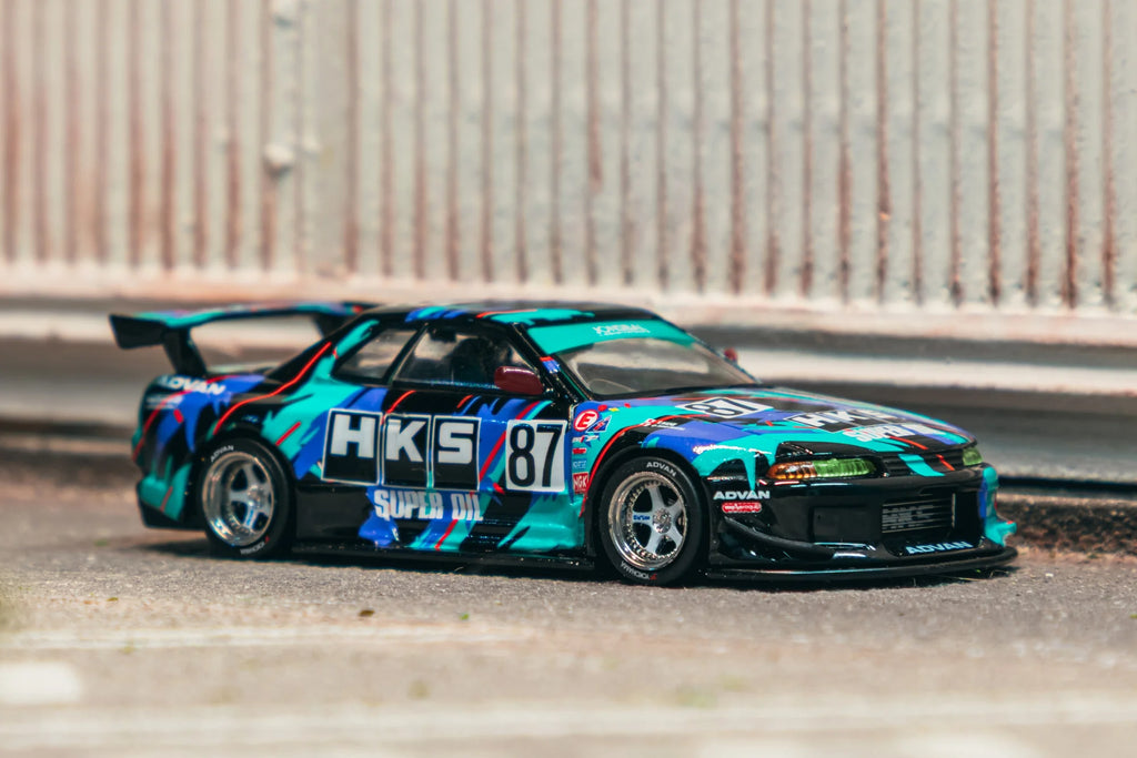 [Pre Order] Tarmac Works - Nissan Skyline (R32) Widebody HKS with Tarmac Cards Combo Set - Designed by Jon Sibal - Global 64