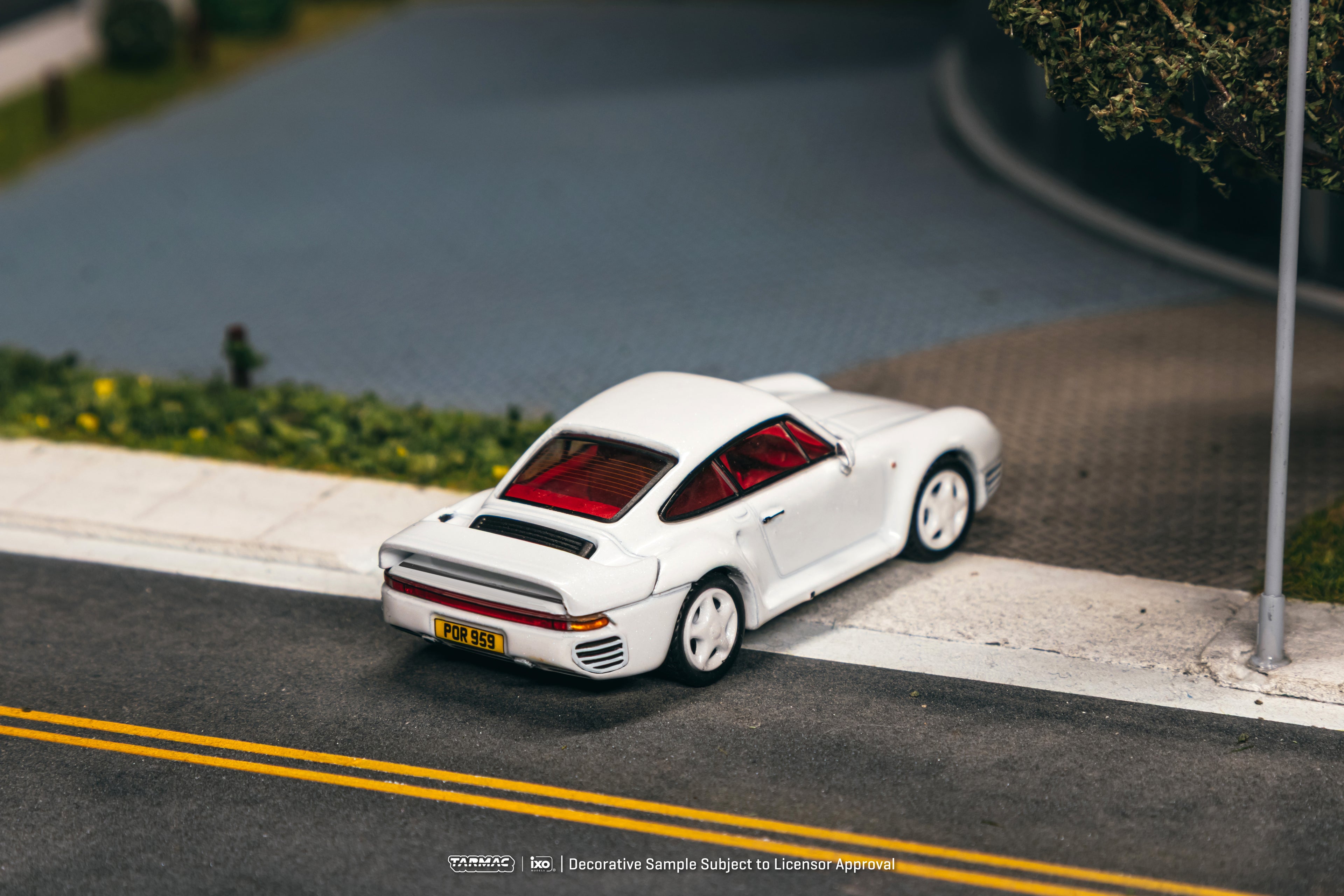 [Pre Order, Box] Tarmac Works - Porsche 959 White Model Car + Trading Cards Combo Set