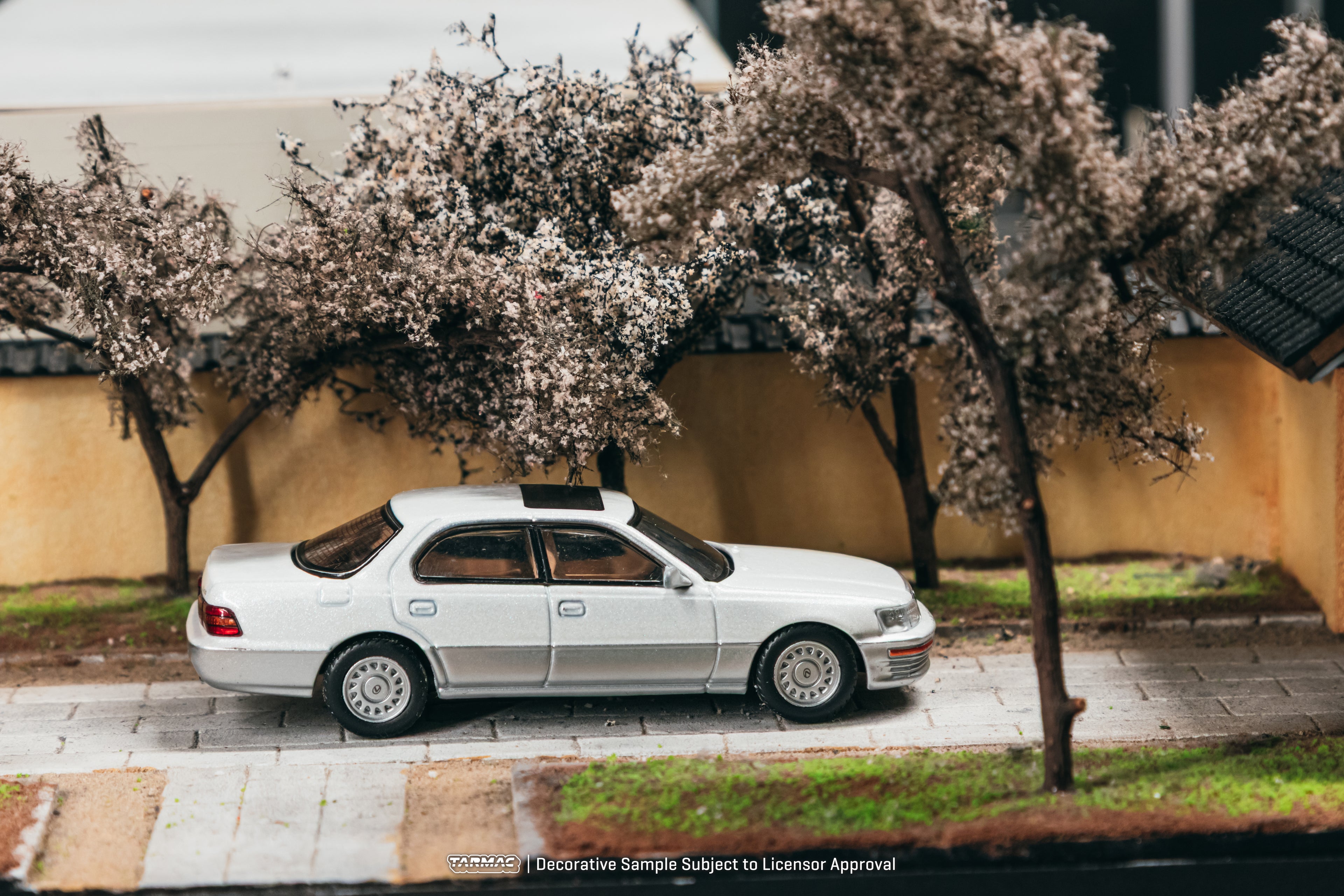 [Pre Order, Box] Tarmac Works - Lexus LS400 (UCF10) - Pearl White