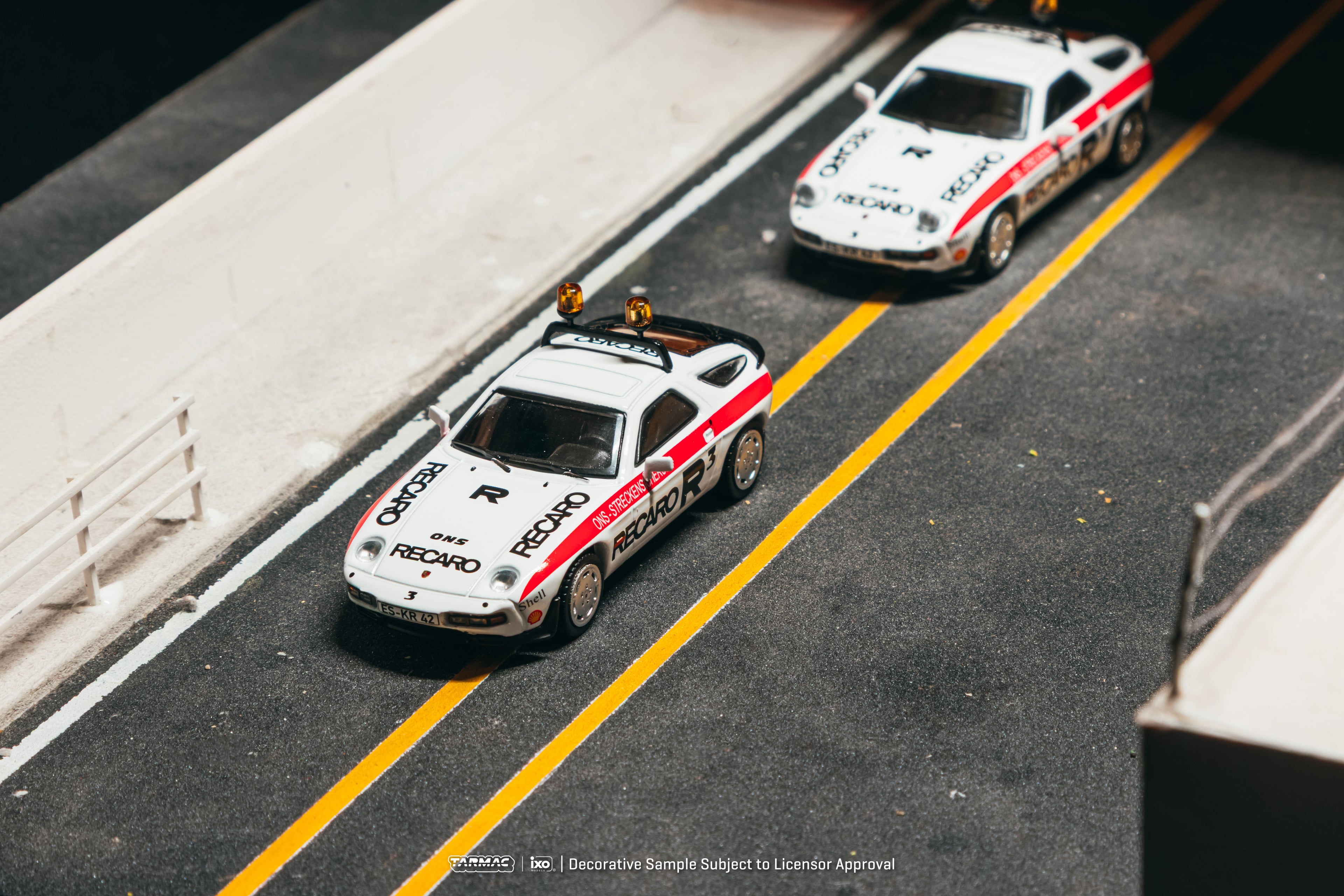 [Pre Order, Box] Tarmac Works - Porsche 928 S - Safety Car