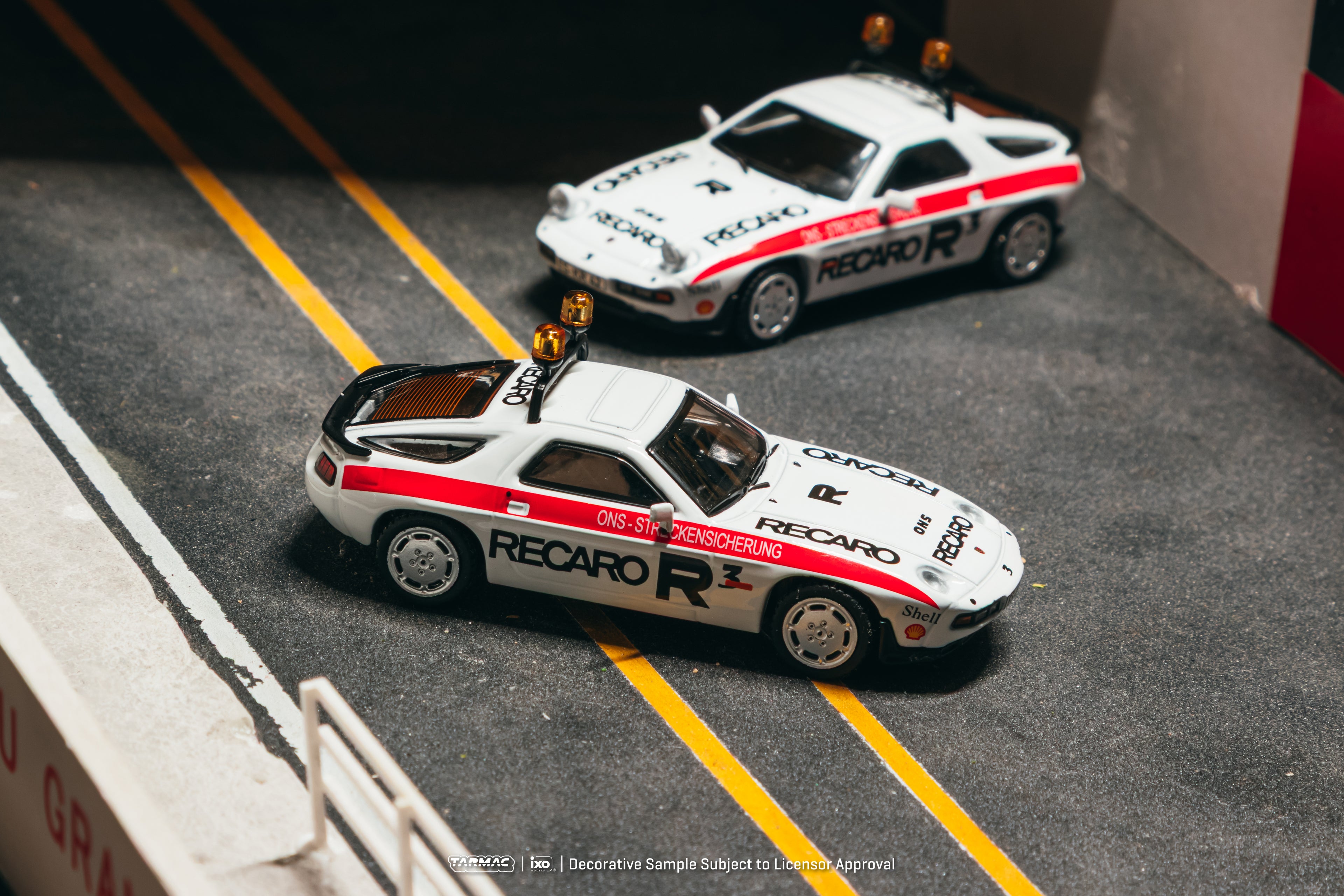 [Pre Order, Box] Tarmac Works - Porsche 928 S - Safety Car