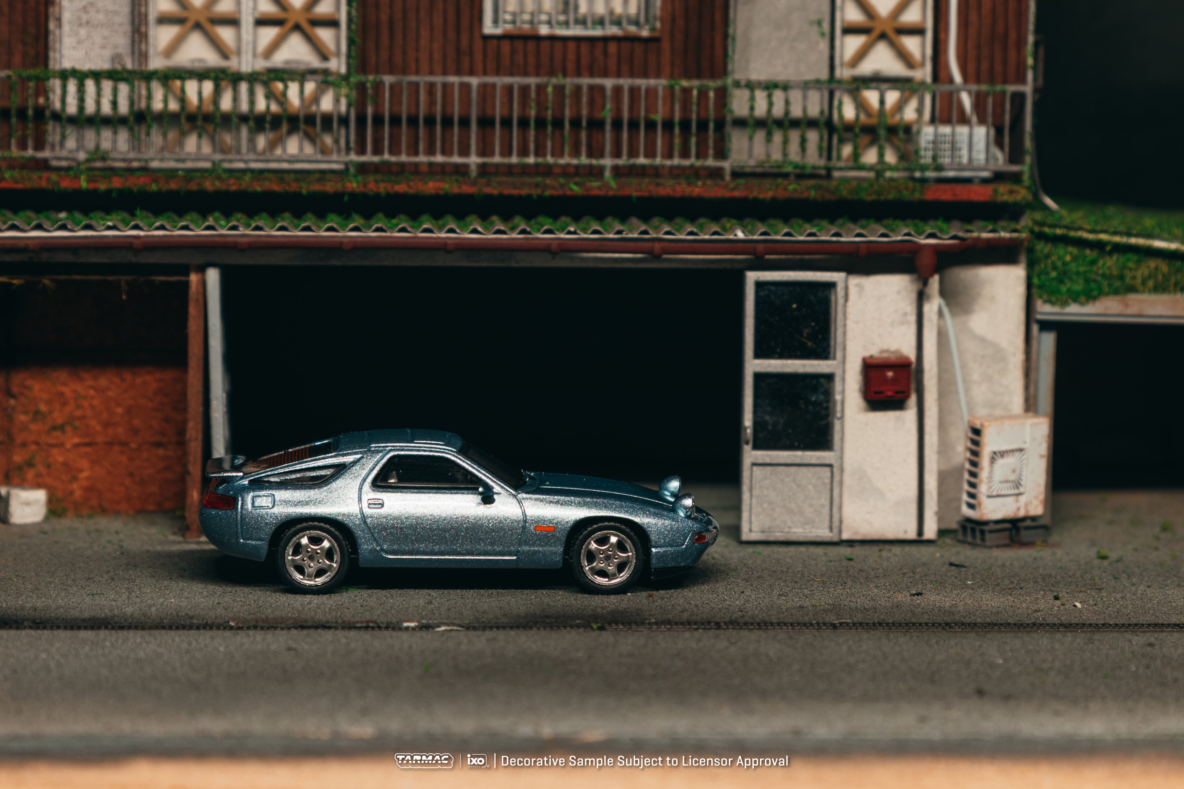 [Pre Order, Box] Tarmac Works - Porsche 928 GTS - Blue Metallic