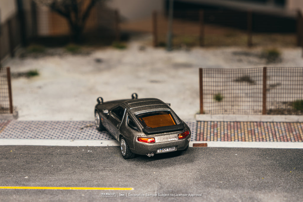 Porsche 928 S4 - Grey Metallic