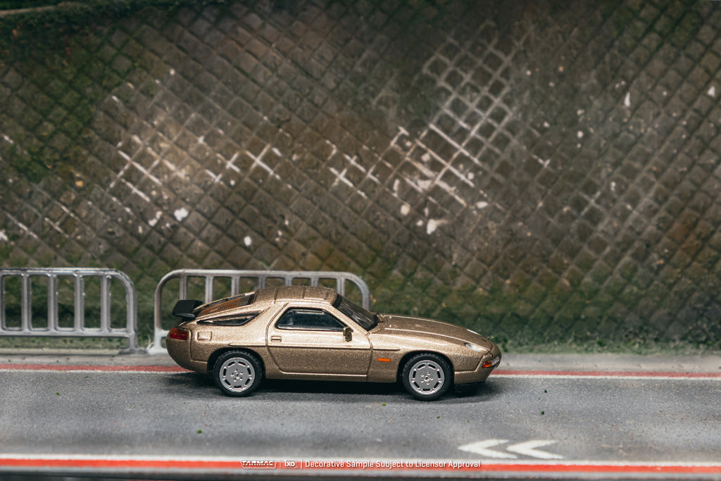 [Pre Order, Box] Tarmac Works - Porsche 928 S4 - Platinum Metallic