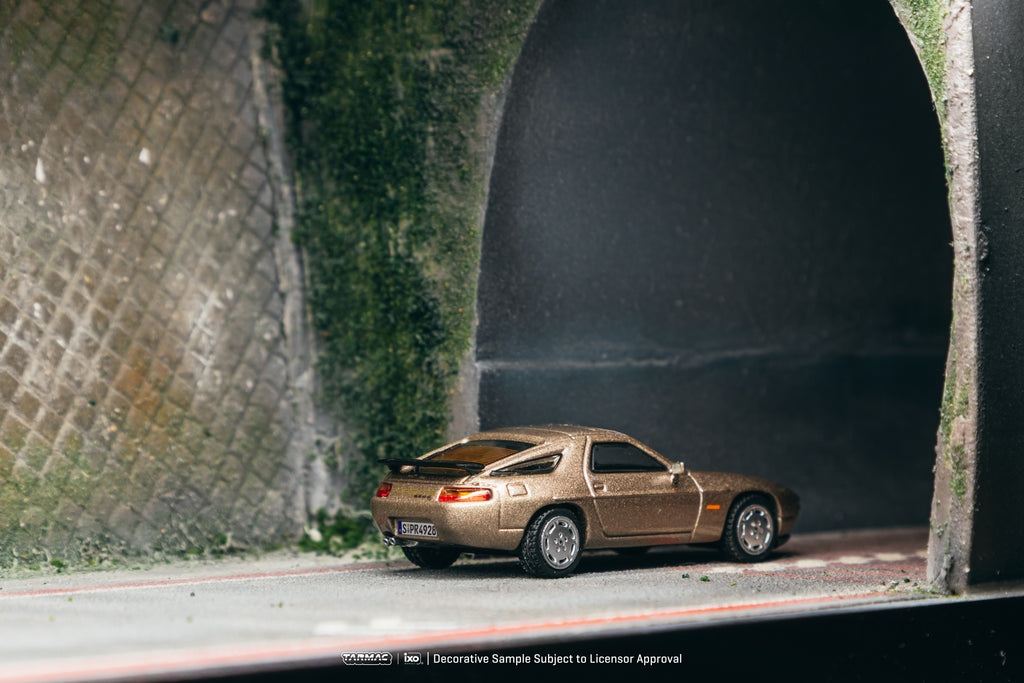 [Pre Order, Box] Tarmac Works - Porsche 928 S4 - Platinum Metallic