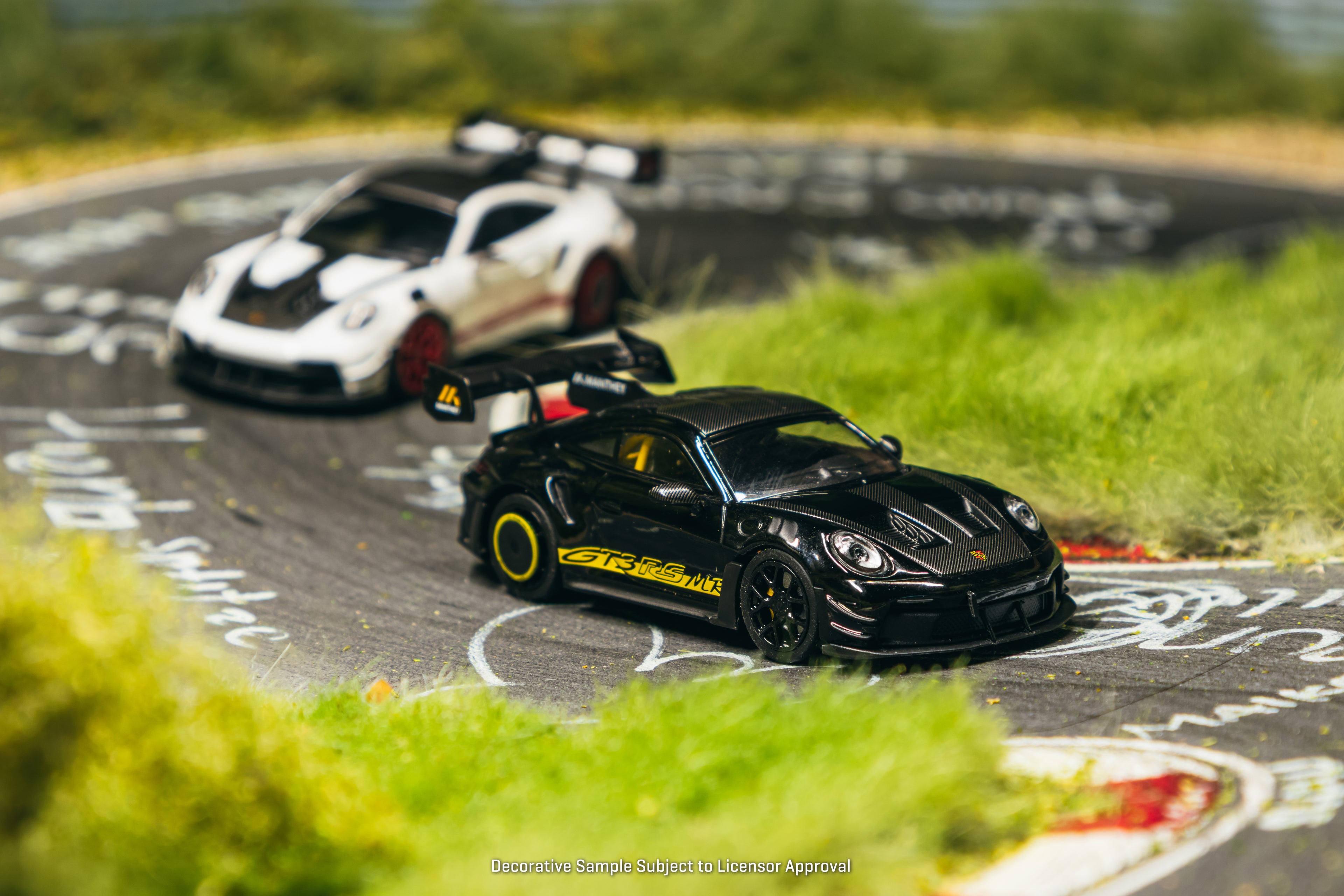 Tarmac Works - Porsche GT3RS (992.2) MR - Black Yellow - Tarmac Special Edition