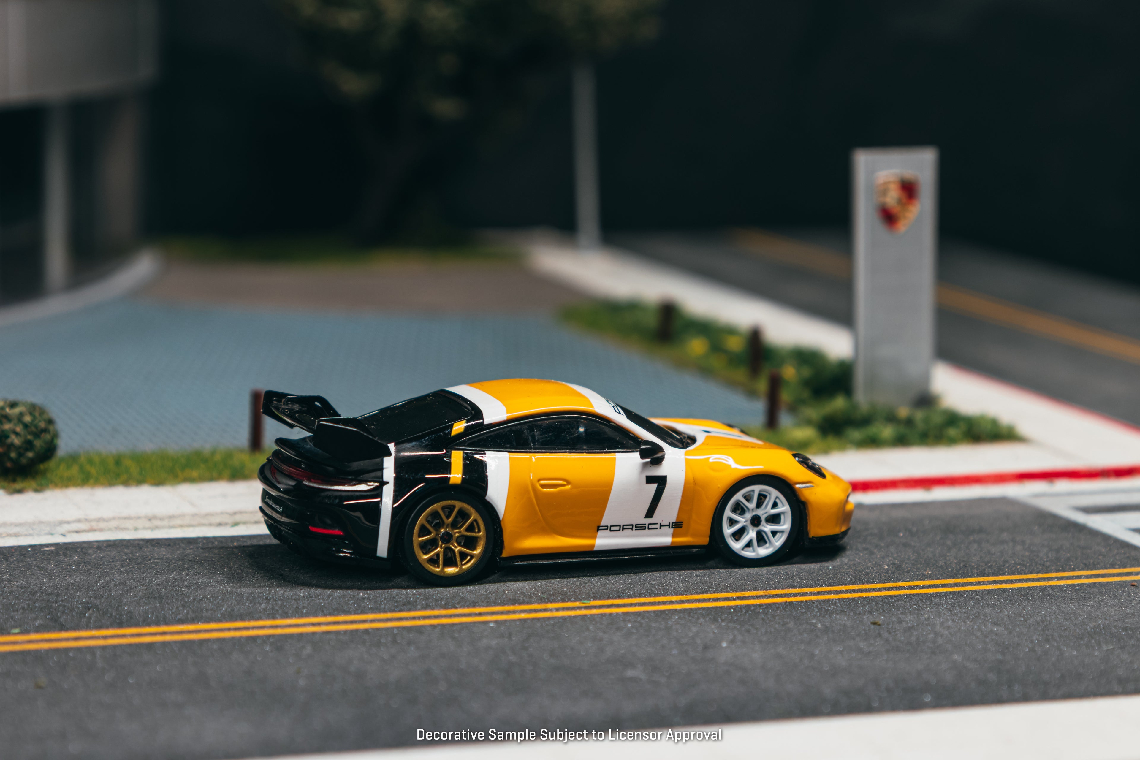 Porsche 911 GT3 (992) - Yellow/Black