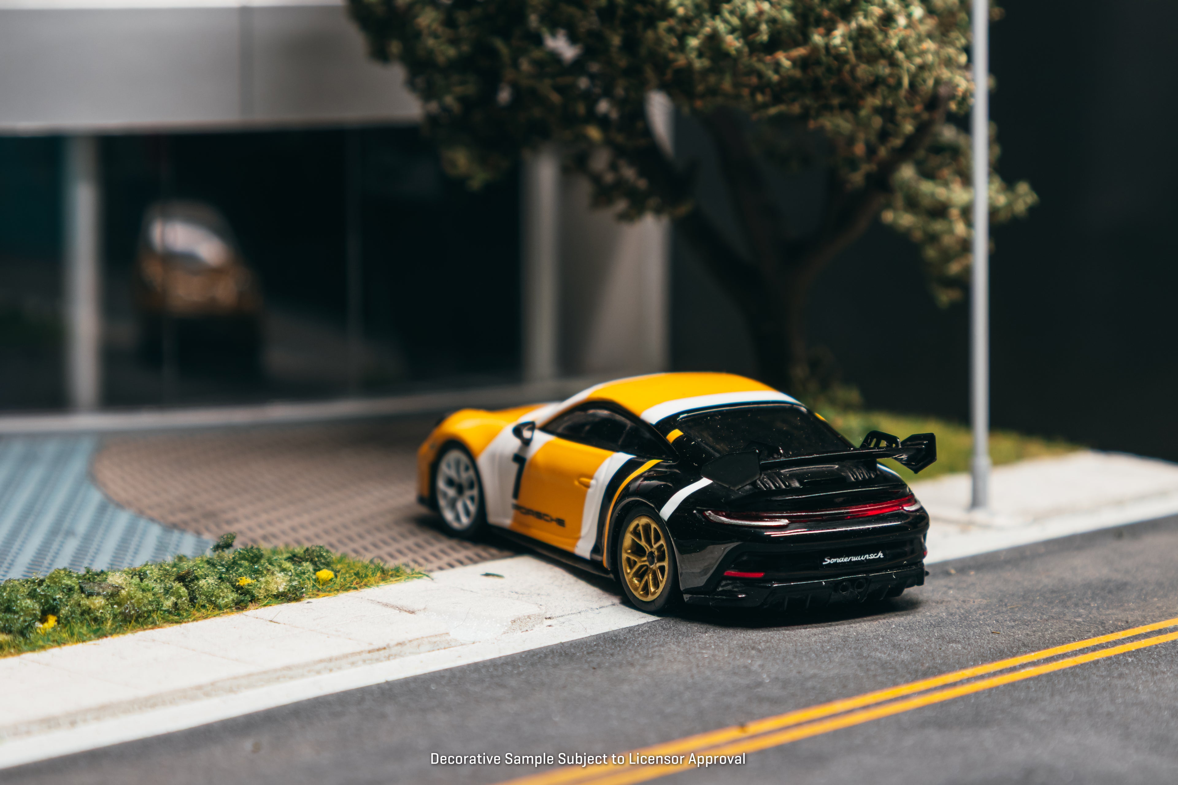 Porsche 911 GT3 (992) - Yellow/Black