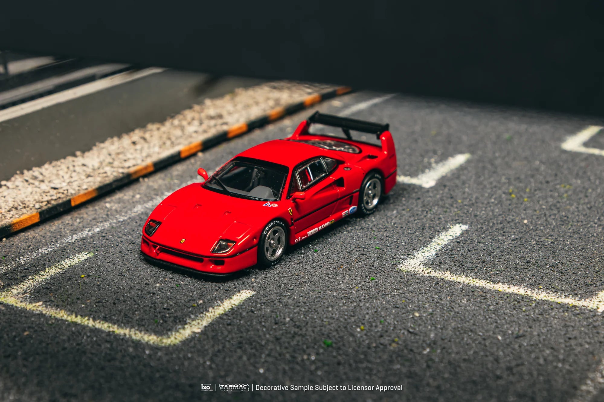 [Pre Order] Tarmac Works - Ferrari F40 Red - Tarmac Works X iXO Models ROAD64