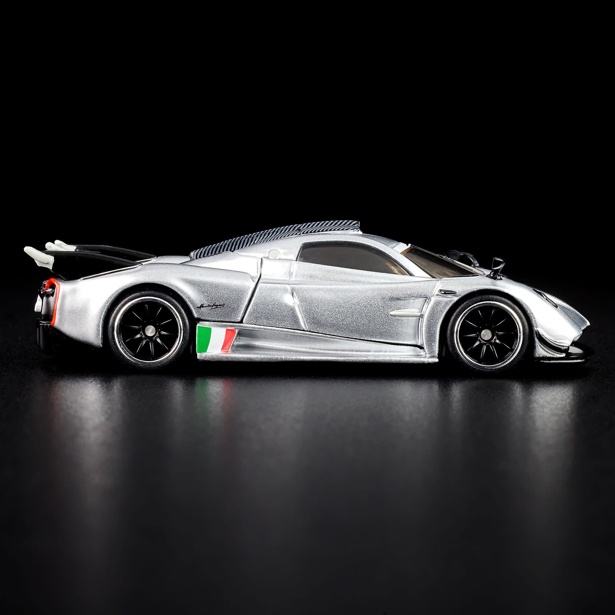 [Pre Order] Hot Wheels - RLC Exclusive ’21 Pagani Huayra R - May Shipping