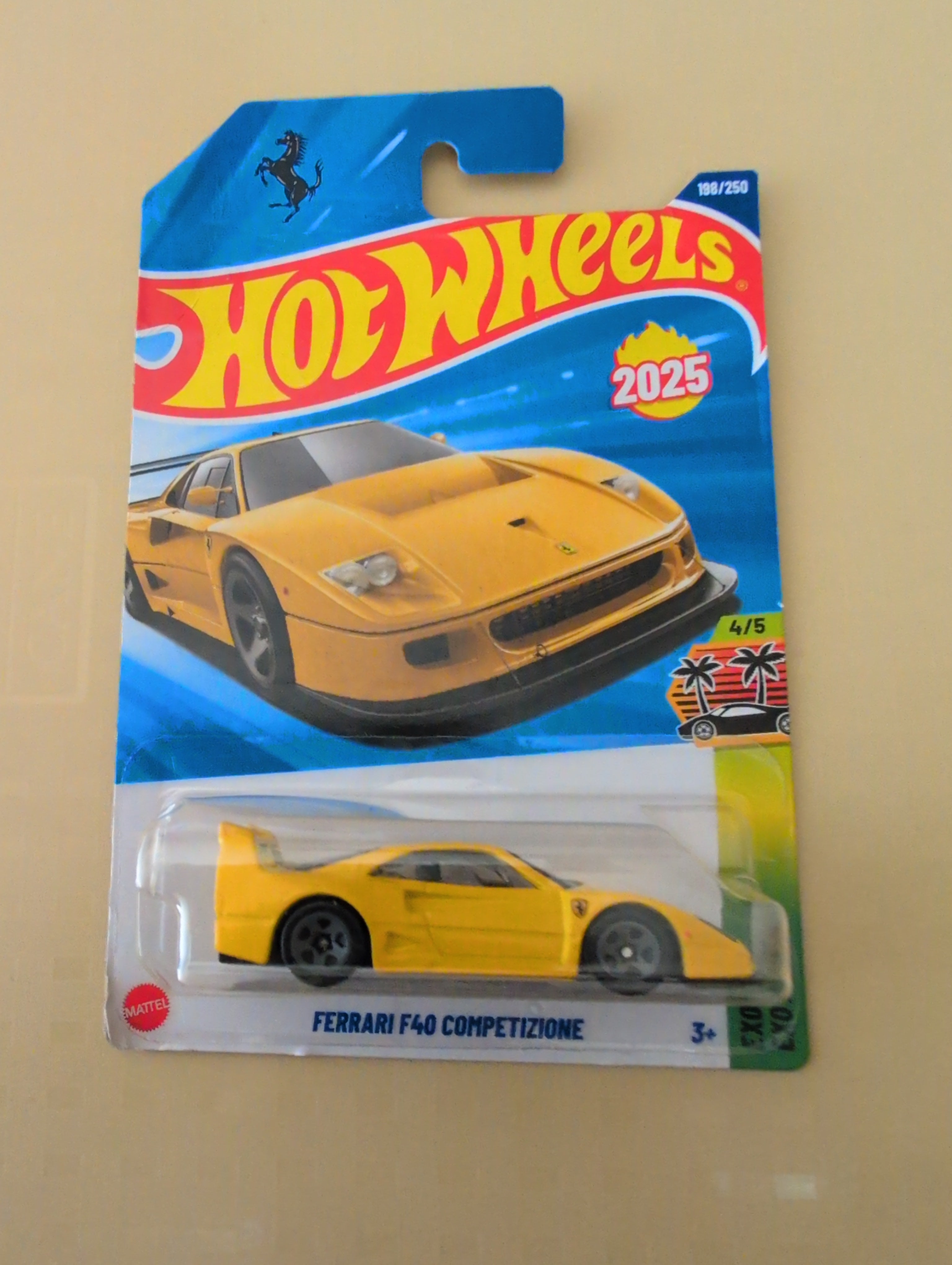 Ferrari F40 Competizione + 1 Random Fantasy